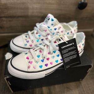 Converse big Girls low top shoes size 3Y New